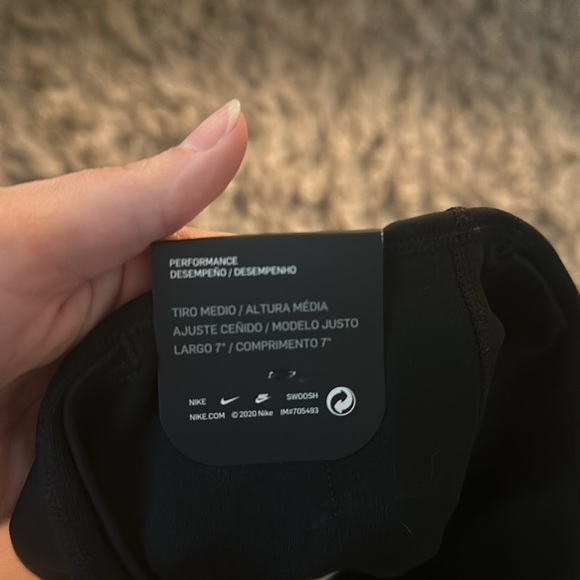 The Nike One Tight Fit 7” performance biker short - Picture 3 of 9